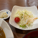 家庭料理居酒屋 よってって - サラダとらっきょう。立派な名脇役です(^^)