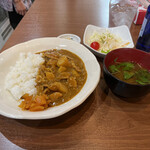 家庭料理居酒屋 よってって - バァバのカレー、ご飯少なめ500円！在宅勤務は
      
      カロリー消費しないんでこんなもんで。
