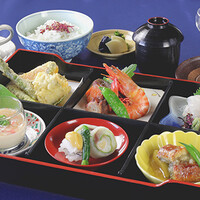 季節の六つ切り弁当