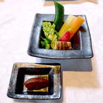 合掌レストラン 大藏 - 新鮮野菜の味噌ディップ。赤味噌は濃厚で、野菜を美味しくいただける