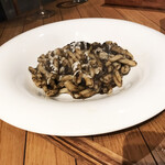 マカウダ - 自家製カサレッチェ イカ墨のソース（1,500円）