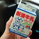 Michi No Eki - 帰りにマンホールカード貰って新湊牛乳をゴクリ