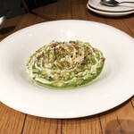 マカウダ - 自家製カヴァデッリ 燻製したパンチェッタとバジル、ピスタチオ（1,500円）