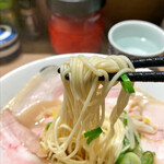 マキザラーメン - 麺は細麺