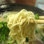 博多ラーメン　一花 - 一花ラーメン、豚骨いうたらこの麺でしょう～～