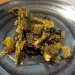 博多ラーメン　一花 - 激辛高菜、ほんとうに辛いので少量ずつお願いします