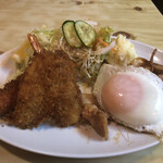 キッチン竹乃子 - エビフライ・キスフライ・しょうが焼きセット（アップ１）