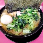 上越家 - チャーシュー麺・味玉・海苔・小松菜＆ほうれん草