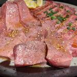 焼肉 牛猿 - タン盛り合わせ