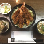 助六 - エビフライ丼1,600円