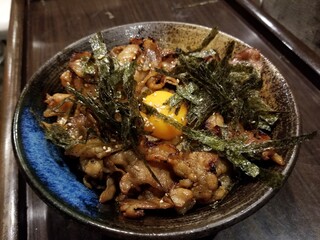 h Sumibiyaki Tori Kohaku - 焼肉丼　900円
          