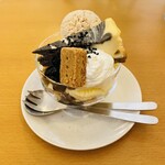 木更津のカフェ marone - 黒ごまチーズケーキときなこのパフェ