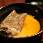個室焼肉 牛道 - 卵黄と焼きすき焼き
