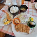 パキラ - 日替わり(2種盛り)セットとエビフライ