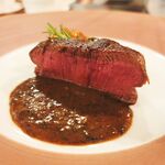 リストランティーノ イルチプレッソ - チプレッソのステーキは超厚切り。中のレア具合は感動の味わい。。。