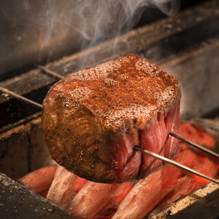 炭火で焼き上げる匠の技巧