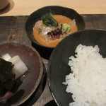 しらに田 - 鯛茶漬け。１杯目は、ご飯だけ。２杯目がお刺身と。