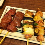 Kushiyaki Bumpuku - かしら（110円）＆もも肉のねぎま（180円）