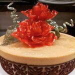 リストランティーノ イルチプレッソ - 季節によりますが、こんなきれいな飴細工でケーキを作ることもできますよ！（要予約）