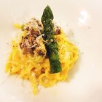 リストランティーノ イルチプレッソ - カツオの腹皮でカルボナーラ。この意外な組み合わせは驚きのマリアージュ！