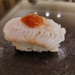 菊水鮓 - ハモ　骨切りの技がひかる。これで味が格段に変わるんだよな