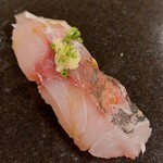 菊水鮓 - アジ　生姜と芽ネギがとてもあう