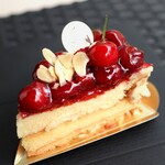 パティスリーヨシノリアサミ - 山形県産さくらんぼのタルト