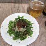 コロンビア8 - お豆腐のスパイシーサラダ
            シンプルな見た目だが、なかなか美味しい