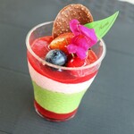 パティスリーヨシノリアサミ - フランボワーズとピスタチオ