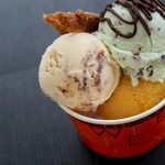 パティスリーヨシノリアサミ - アイスクリーム デーツバニラ＆チョコミント＆マンゴーソルベ