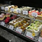 パティスリーヨシノリアサミ - ケーキショーケース