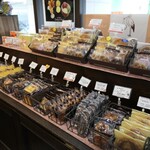 パティスリーヨシノリアサミ - 焼菓子棚