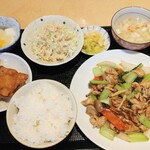 全家福 - ホルモンと野菜炒め定食