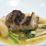 リストランテ ペガソ - 大分産関イサキの炭火焼き、地蛤と山菜の温かいズッパ　芝海老のフリット添え