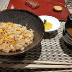 八王子 ステーキ 鉄板焼 いわ倉亭 - 香の物と赤だしの味噌汁