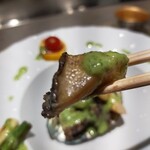 八王子 ステーキ 鉄板焼 いわ倉亭 - 鮑ステーキにパセリとガーリックバターソースをのせて！