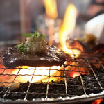 万正 - 塩タン with ニンニク薬味