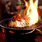 万正 - ヒモ焼き焼き風景