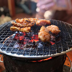 万正 - ホルモン焼き焼き風景