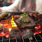 万正 - 塩タン with ニンニク薬味