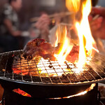 万正 - ヒモ焼き焼き風景