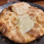 スパイスバザール アチャカナ - チーズ・クルチャ