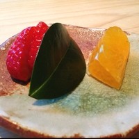 六緑 - 季節の果物。