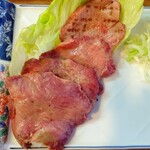 もつ焼 まるい - 黒タン刺し