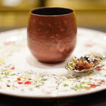 トゥ・ラ・ジョア イズム - 