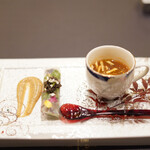 トゥ・ラ・ジョア イズム - 