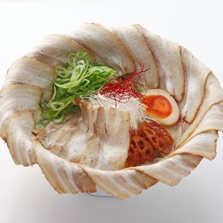 圧巻の花びらチャーシュー