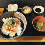 Kaisen Sakaba Patapata - 海鮮丼定食 800円