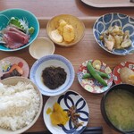 ソラノシタ - (2022/6 訪問)豆皿定食、1200円。メイン2種、豆皿5種のおかずたっぷりな定食。ご飯はゆめぴりか。