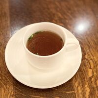 グリル満天星 麻布十番 新宿店 - まずコンソメスープから